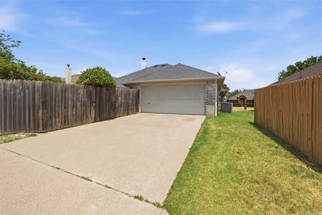 117 Clover Leaf Lane, Red Oak, TX 75154