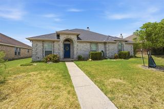 117 Clover Leaf Lane, Red Oak, TX 75154