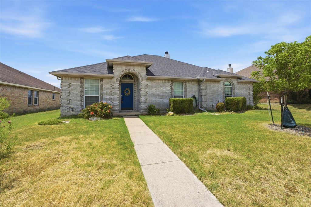 117 Clover Leaf Lane, Red Oak, TX 75154
