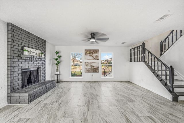 713 Sugar Hill Drive, La Porte, TX 77571