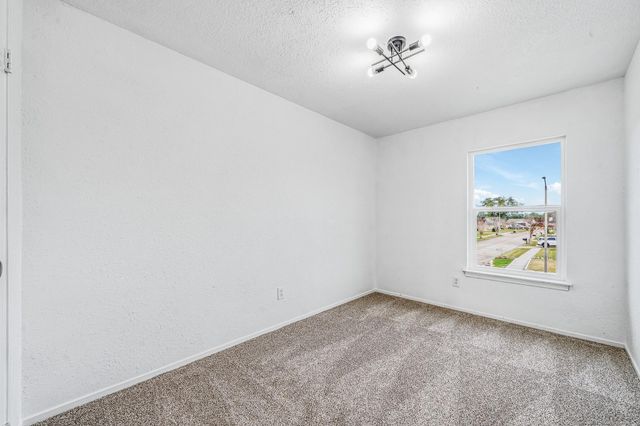 713 Sugar Hill Drive, La Porte, TX 77571