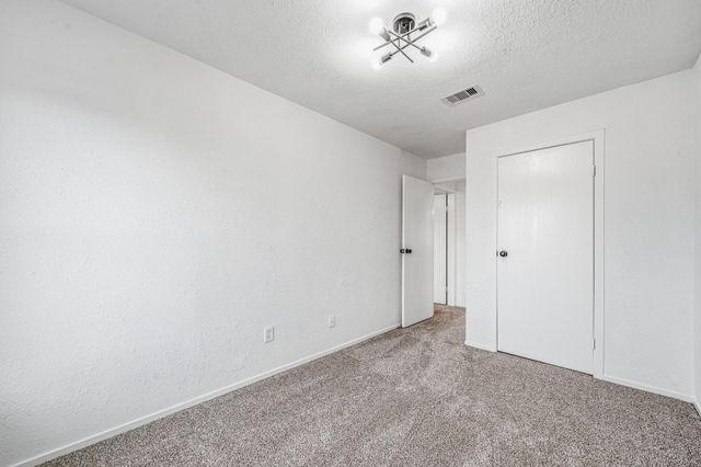 713 Sugar Hill Drive, La Porte, TX 77571