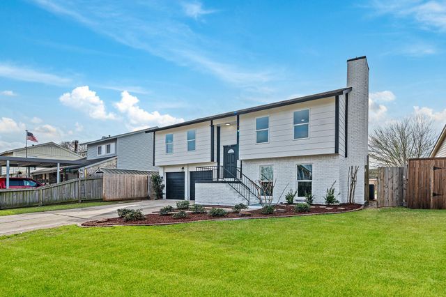 713 Sugar Hill Drive, La Porte, TX 77571