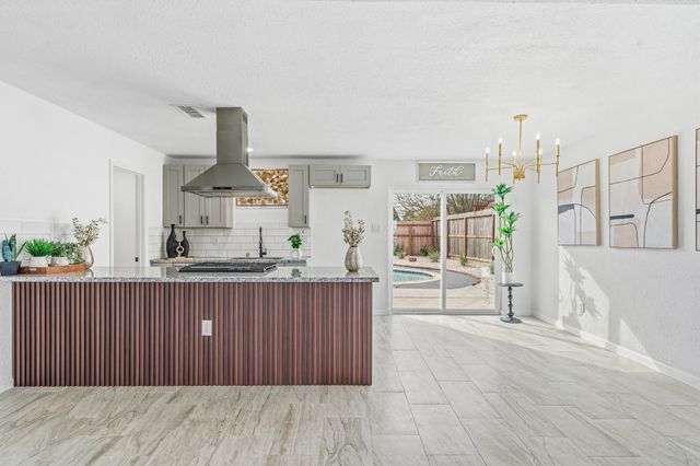 713 Sugar Hill Drive, La Porte, TX 77571