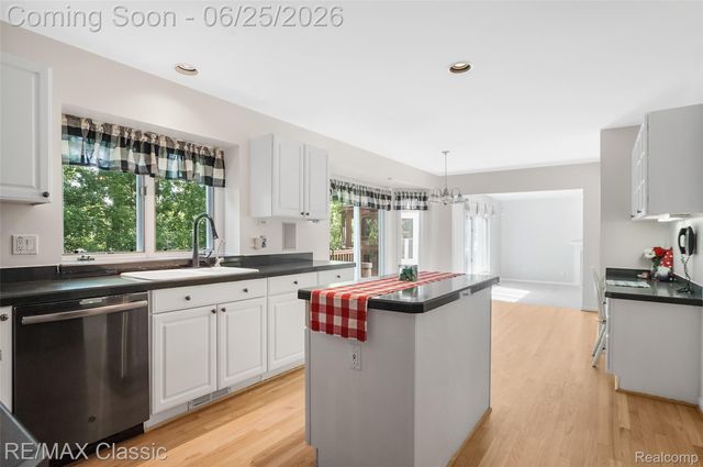 7439 Millwood, West Bloomfield Charter Township, MI 48322