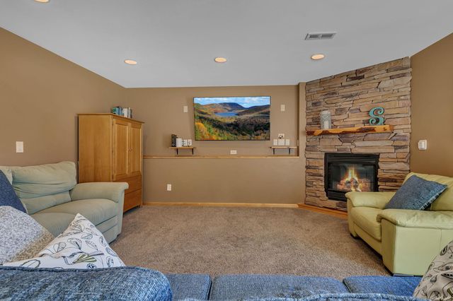 535 Highland Street W, Annandale, MN 55302