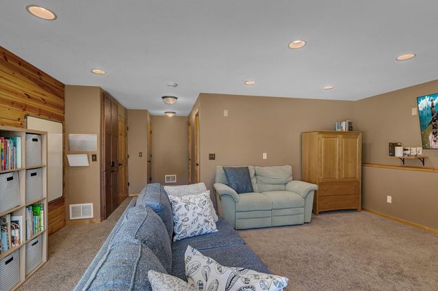 535 Highland Street W, Annandale, MN 55302