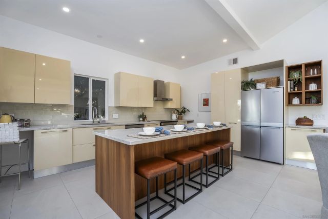 4134 Epanow, San Diego, CA 92117