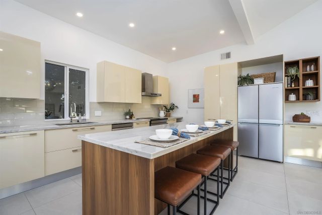 4134 Epanow, San Diego, CA 92117