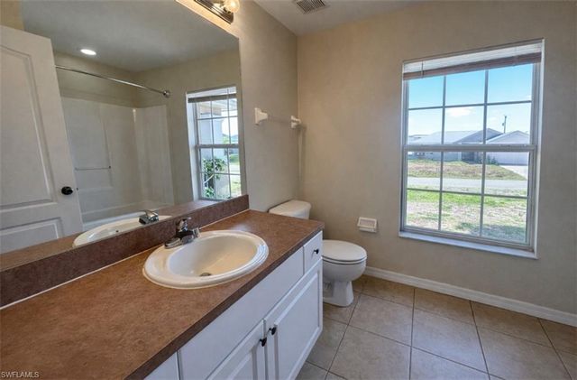2010 NE 13th PL, Cape Coral, FL 33909