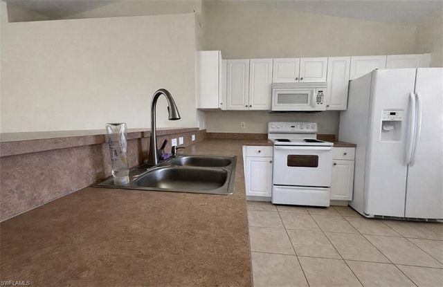 2010 NE 13th PL, Cape Coral, FL 33909