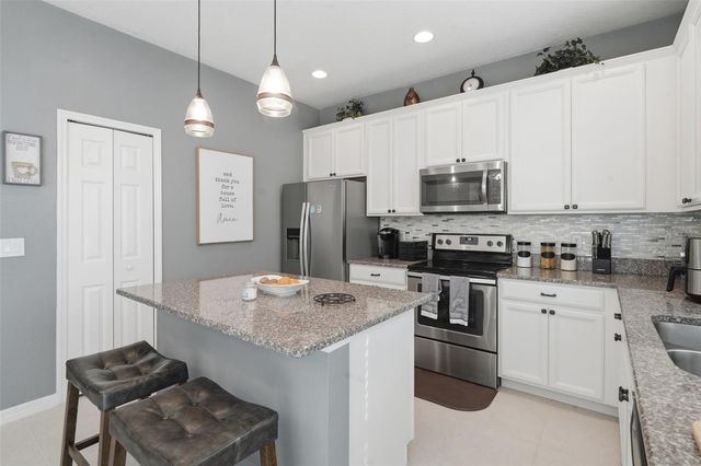 1226 E 10TH STREET, Apopka, FL 32703