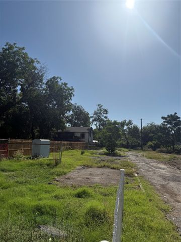 901 S Ayers Avenue, Fort Worth, TX 76103