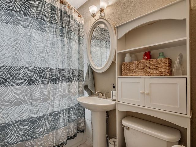 2028 Carlisle Road, The Village, OK 73120