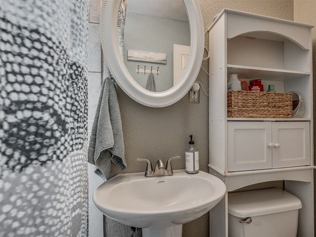 2028 Carlisle Road, The Village, OK 73120
