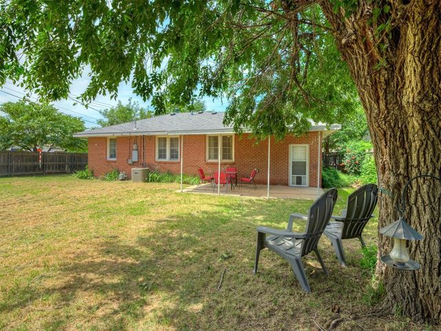 2028 Carlisle Road, The Village, OK 73120
