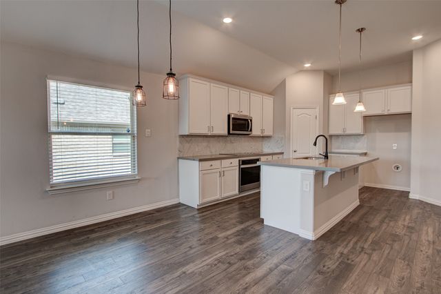 137 Rio Trinidad Drive, Fort Worth, TX 76120