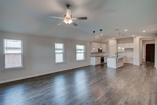 137 Rio Trinidad Drive, Fort Worth, TX 76120