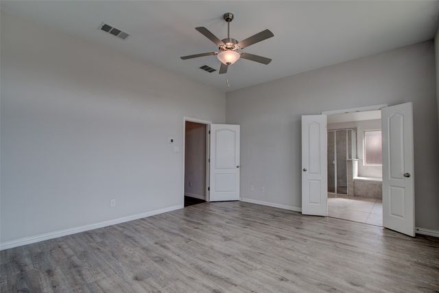 137 Rio Trinidad Drive, Fort Worth, TX 76120