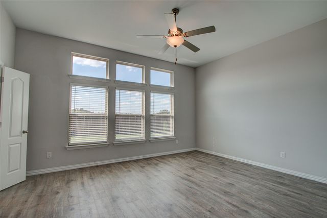 137 Rio Trinidad Drive, Fort Worth, TX 76120