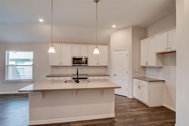 137 Rio Trinidad Drive, Fort Worth, TX 76120