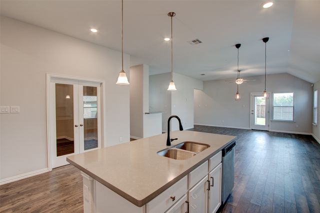 137 Rio Trinidad Drive, Fort Worth, TX 76120