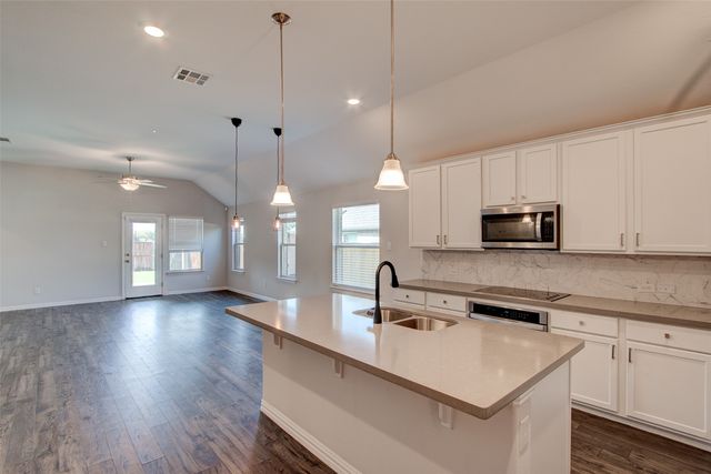 137 Rio Trinidad Drive, Fort Worth, TX 76120