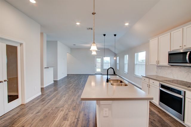 137 Rio Trinidad Drive, Fort Worth, TX 76120