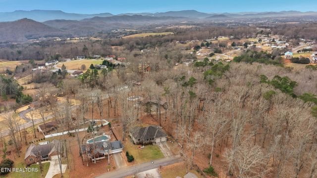 2501 Friar Wood Lane, Sevierville, TN 37876