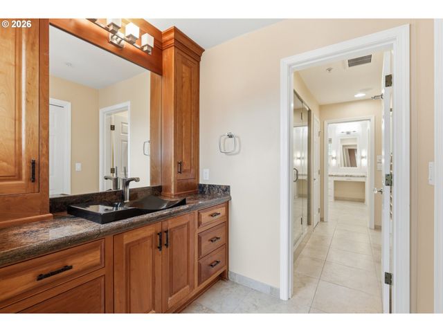 1923 Sw MARKET STREET Dr, Portland, OR 97201