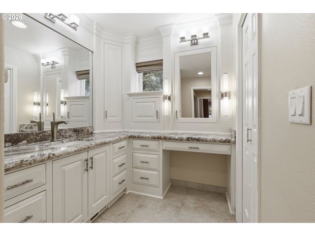 1923 Sw MARKET STREET Dr, Portland, OR 97201