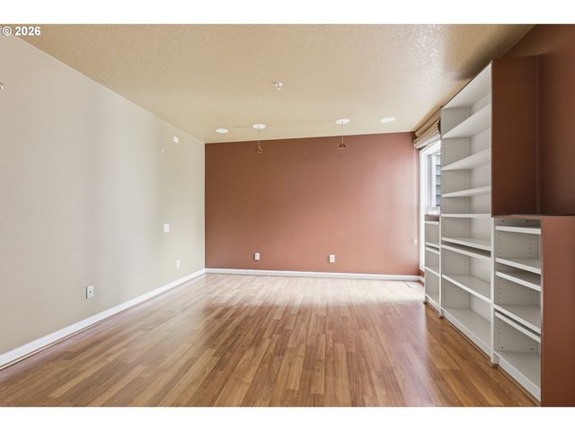 1923 Sw MARKET STREET Dr, Portland, OR 97201