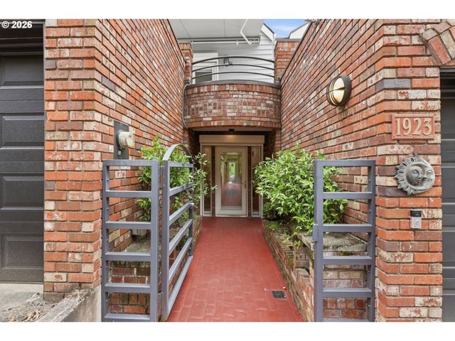 1923 Sw MARKET STREET Dr, Portland, OR 97201