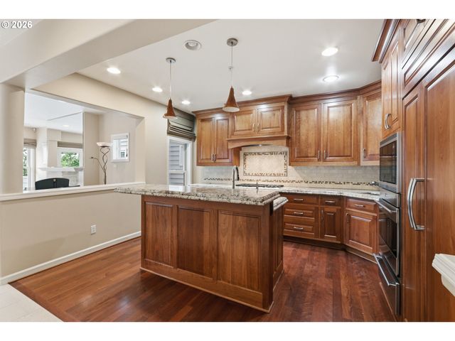 1923 Sw MARKET STREET Dr, Portland, OR 97201