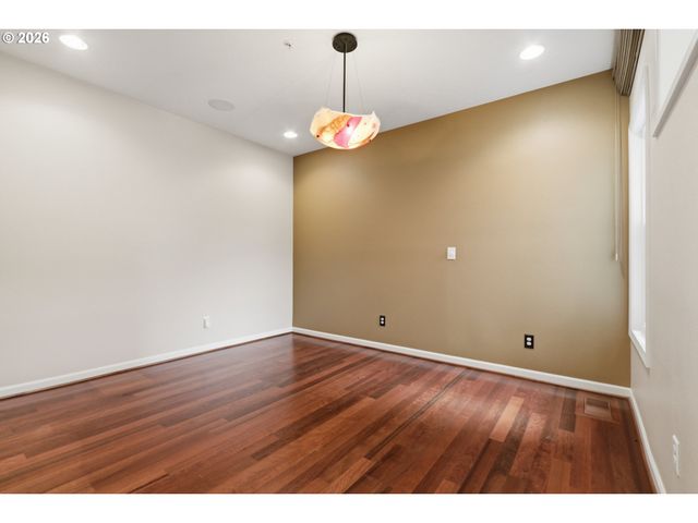 1923 Sw MARKET STREET Dr, Portland, OR 97201