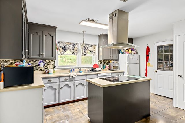 103 Oakview, Enterprise, AL 36330