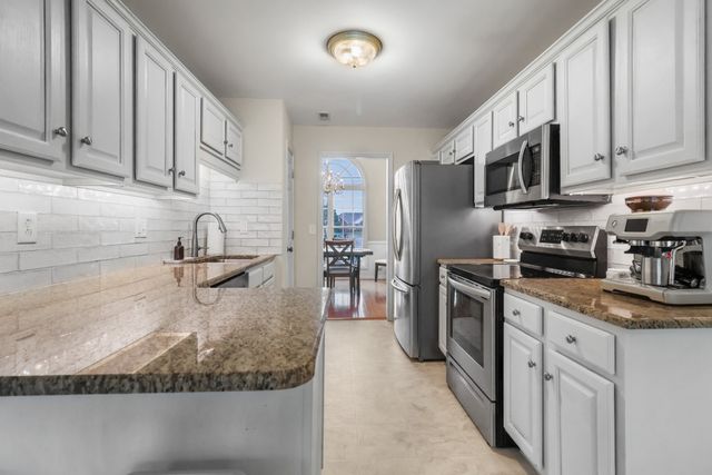 2355 Ellsworth Dr, Clarksville, TN 37043