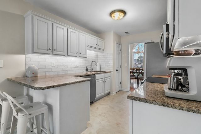 2355 Ellsworth Dr, Clarksville, TN 37043