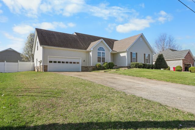 2355 Ellsworth Dr, Clarksville, TN 37043