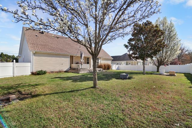 2355 Ellsworth Dr, Clarksville, TN 37043