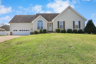 2355 Ellsworth Dr, Clarksville, TN 37043