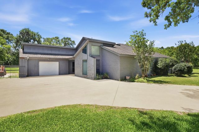 151 Tweedy Lane, Sweeny, TX 77480