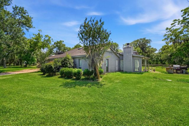 151 Tweedy Lane, Sweeny, TX 77480