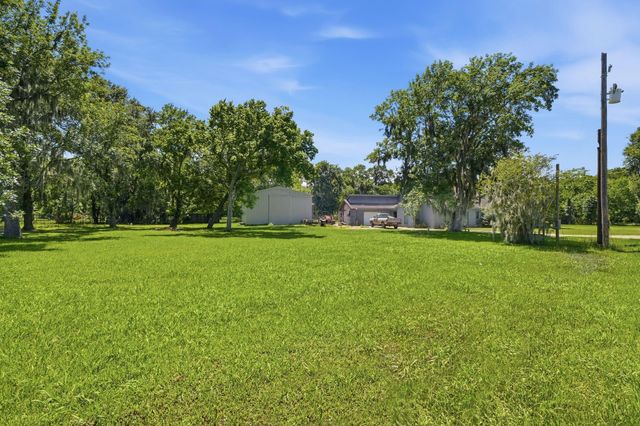 151 Tweedy Lane, Sweeny, TX 77480