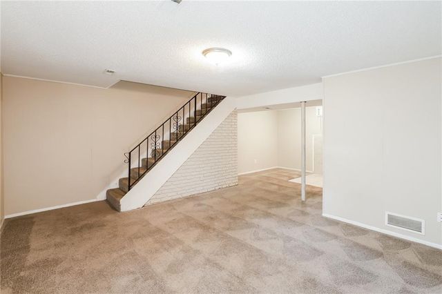 17816 Greentree Avenue, Independence, MO 64057