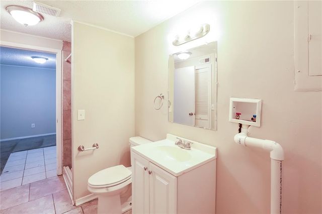 17816 Greentree Avenue, Independence, MO 64057