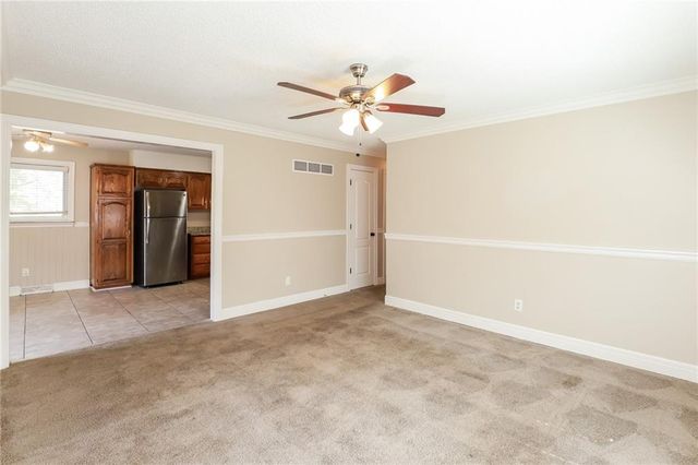 17816 Greentree Avenue, Independence, MO 64057