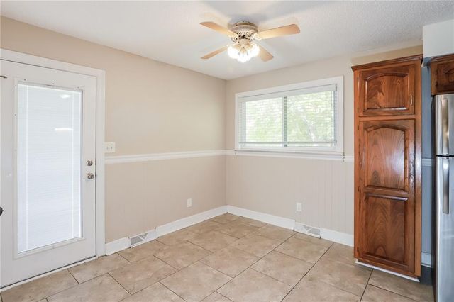 17816 Greentree Avenue, Independence, MO 64057