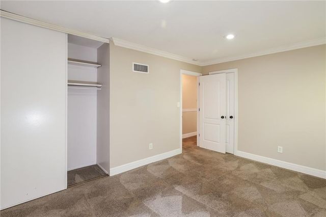 17816 Greentree Avenue, Independence, MO 64057