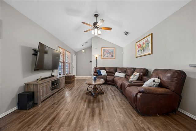 2625 Henrietta Pl, Ingleside, TX 78362